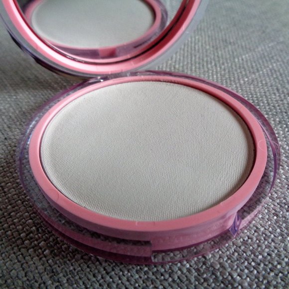 🎁 CoverGirl Clean Fresh Healthy Look Pressed Powder Translucent 100 free-add-on - Picture 6 of 7